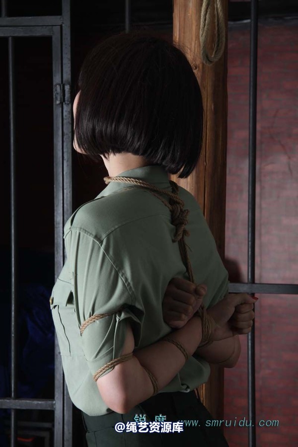 锐度主张 - 军服五花模特：碧菡 第 20 张图片