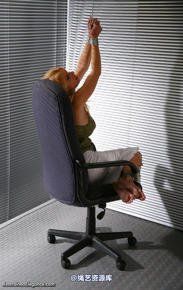 restrainedelegance - Punishing the Office Slut 第 13 张图片