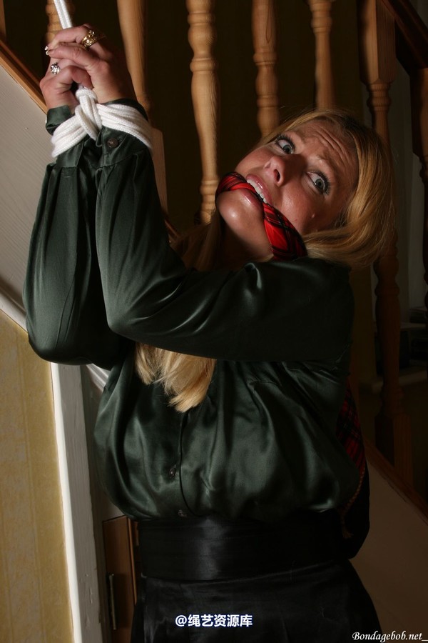 bondagebob - Goldie Hands over head 第 43 张图片