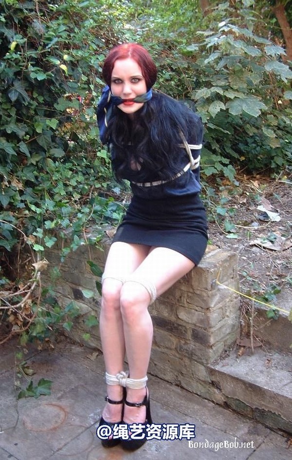 bondagebob - Morrigan Outdoor Bondage 第 9 张图片