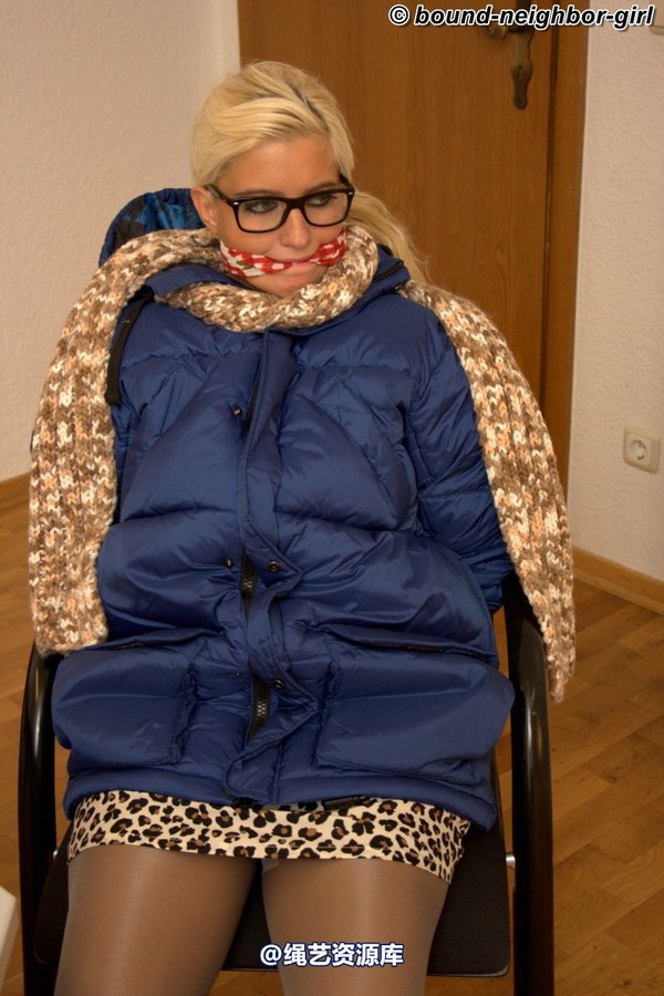 bound-neighbor-girl - Marenka - In winter jacket tied 2 第 13 张图片