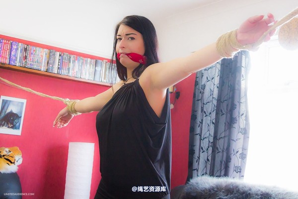 limitedaudience - 2014 stacey von stretched out in the lounge 2 第 30 张图片