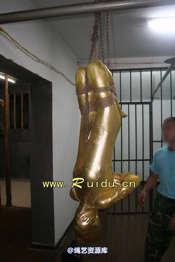 锐度主张 - 20070921第34期 影片胶衣紧缚悬吊图片 第 190 张图片