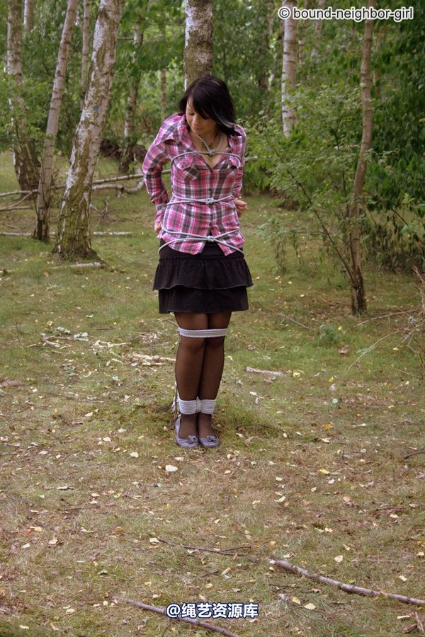 bound-neighbor-girl - Nadine - Adventure in the woods part 1 第 49 张图片