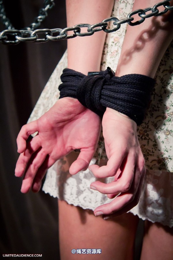 limitedaudience - 2012 scarlett chained and tied 2 第 11 张图片