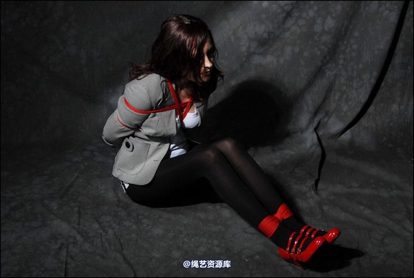 simplytied - Jinx in red shoes 第 14 张图片
