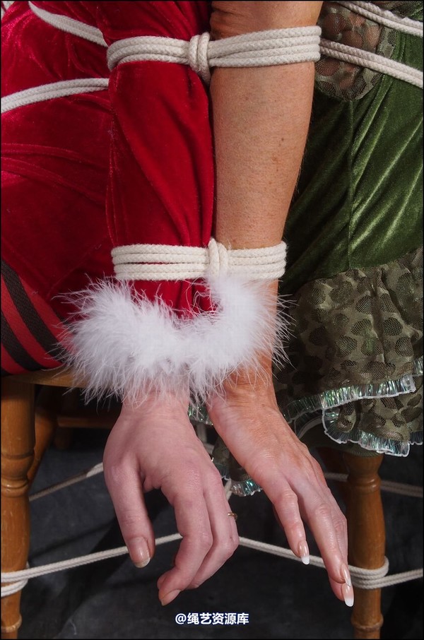 simplytied - Santas helpers change 第 40 张图片