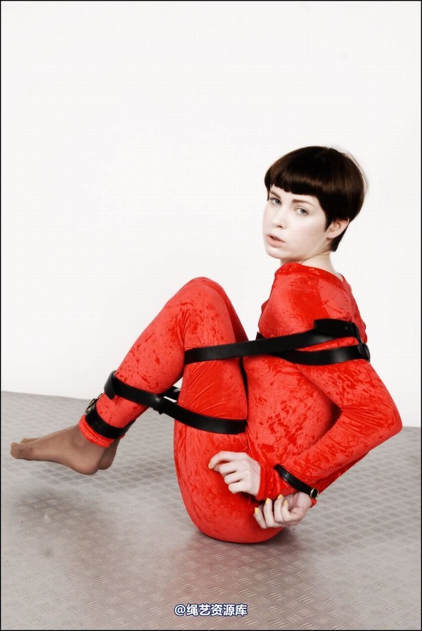 simplytied - Fawnya Red catsuit 第 33 张图片
