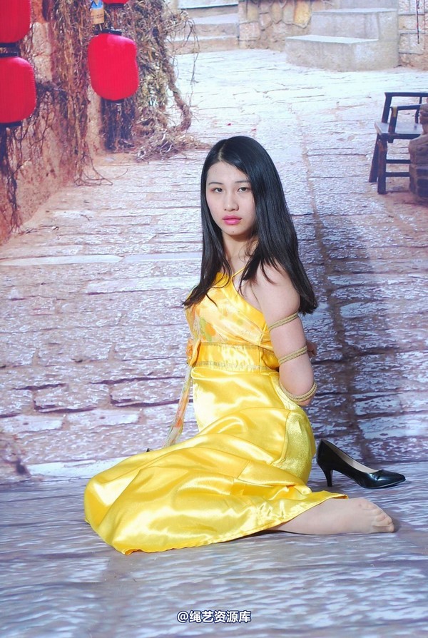 唯美之家 - 新模萧萧黄礼服 第 81 张图片