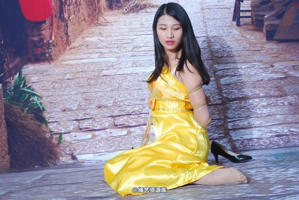 唯美之家 - 新模萧萧黄礼服 第 77 张图片