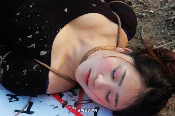 mj影视 - 2013-3-4陈沫踏青 黑丝美女最终的不归路 第 145 张图片