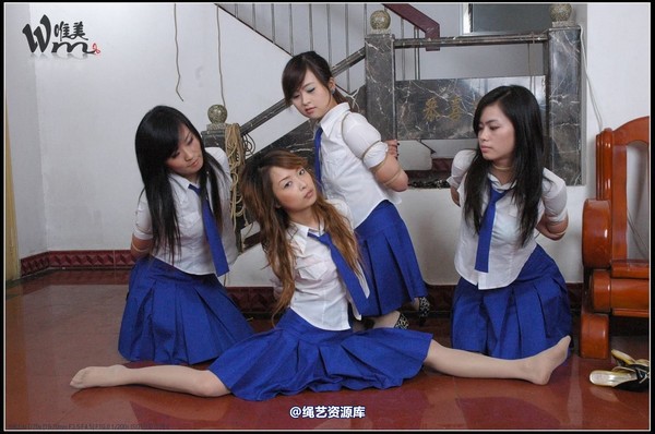 唯美之家 - 2008-09-24制服群绑 第 254 张图片