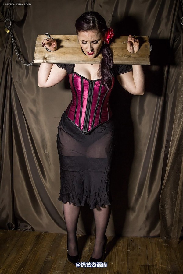 limitedaudience - 2014 caroline pierce in stocks 第 1 张图片