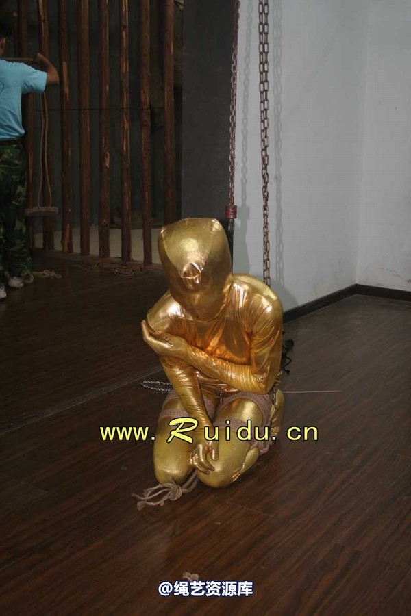 锐度主张 - 20070928第35期 影片胶衣紧缚悬吊图片 第 163 张图片