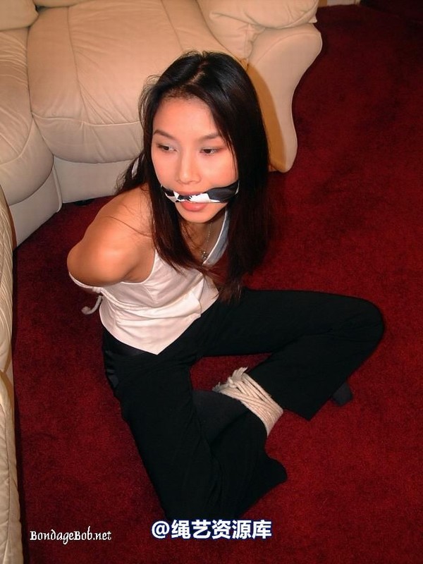 bondagebob - Kitti Crossed Legs 第 20 张图片
