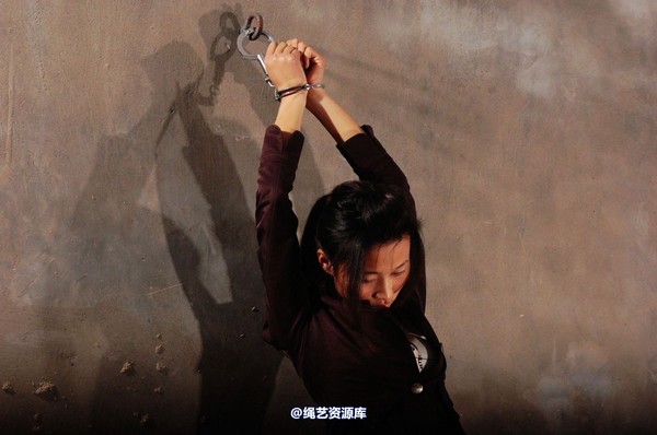 mj影视 - 倾心罪恶红唇1 第 217 张图片