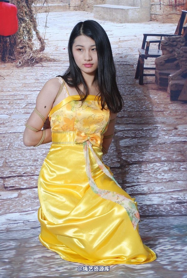 唯美之家 - 新模萧萧黄礼服 第 189 张图片