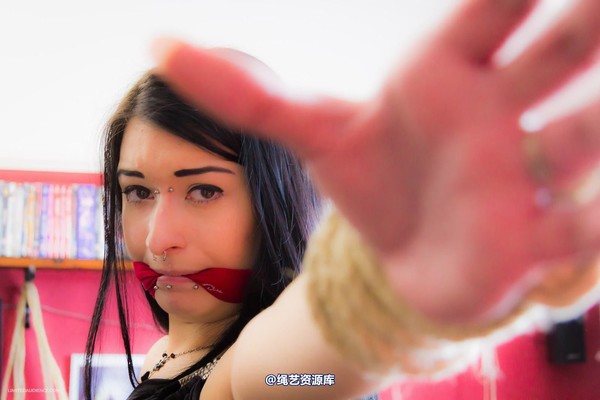 limitedaudience - 2014 stacey von stretched out in the lounge 第 26 张图片