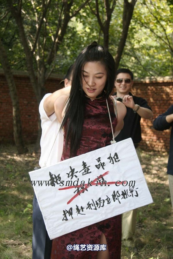 锐度主张 - 枪毙女犯模特：云若 第 32 张图片