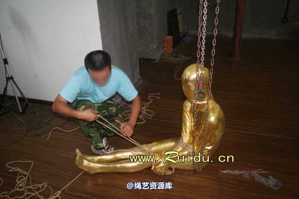 锐度主张 - 20070928第35期 影片胶衣紧缚悬吊图片 第 38 张图片