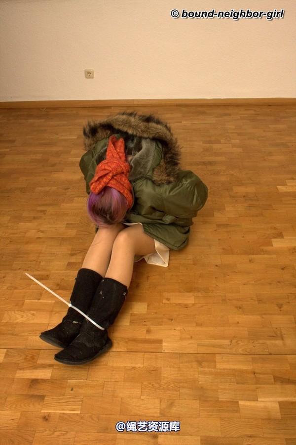 bound-neighbor-girl - Zora - Tied up at the office 第 11 张图片