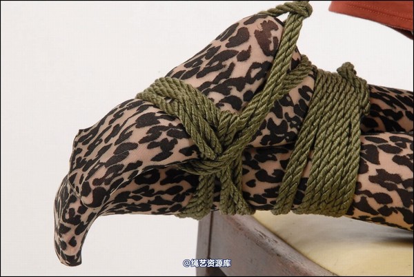 simplytied - Jinx chair semi hogtie 第 24 张图片