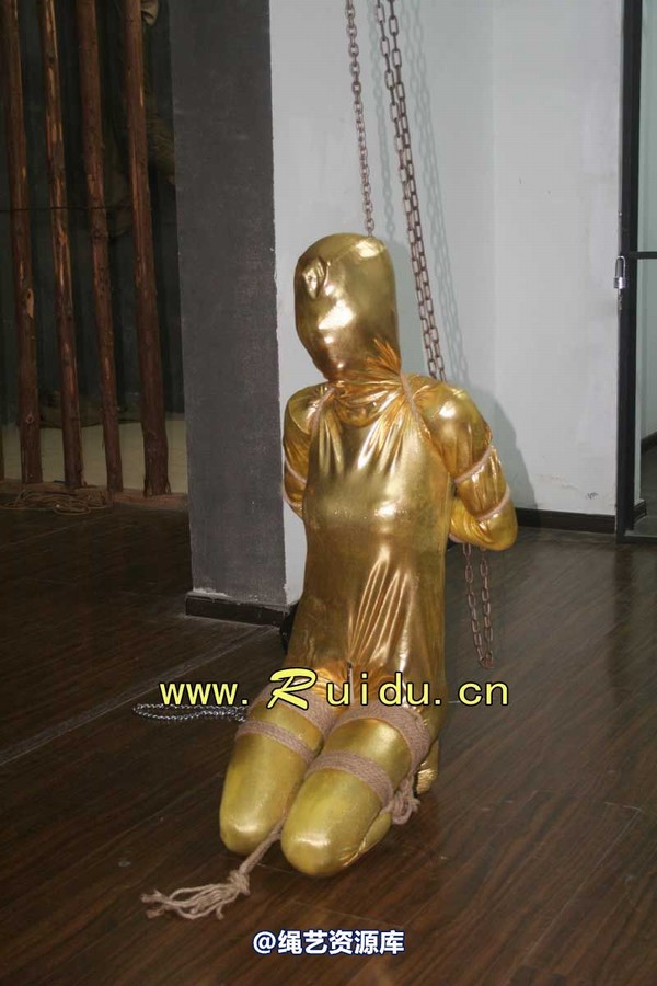 锐度主张 - 20070921第34期 影片胶衣紧缚悬吊图片 第 94 张图片