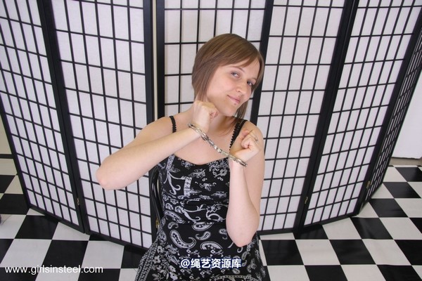 girlsinsteel - Girl, who loves to be handcuffed 第 11 张图片