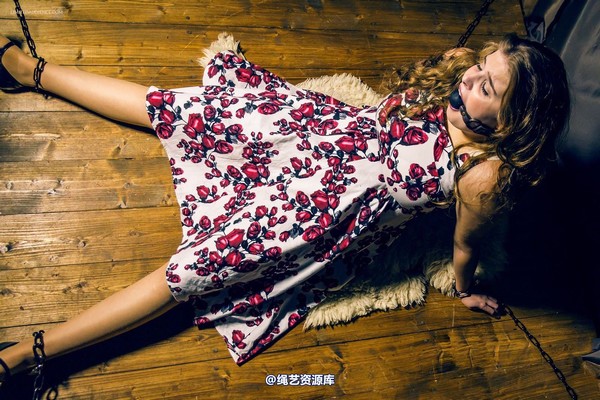 limitedaudience - 2015 alais peach spread and chained 第 23 张图片