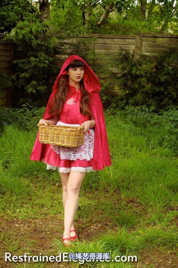 restrainedelegance - Red Riding Hood 第 2 张图片