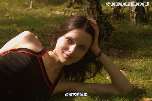 bound-neighbor-girl - Tanja - Tied up in the forest 3 第 9 张图片