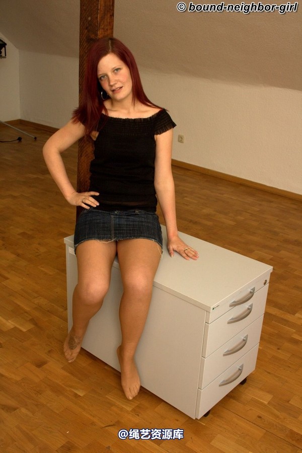bound-neighbor-girl - Melina - Tied up in the office 5 第 2 张图片