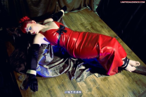 limitedaudience - 2010 raevan bound to a cross 2 第 18 张图片