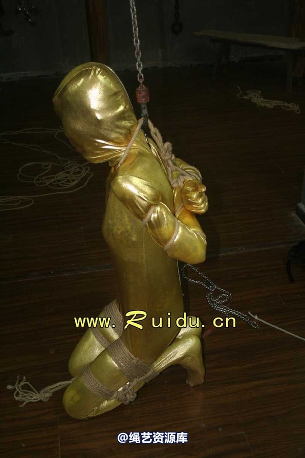 锐度主张 - 20070921第34期 影片胶衣紧缚悬吊图片 第 70 张图片