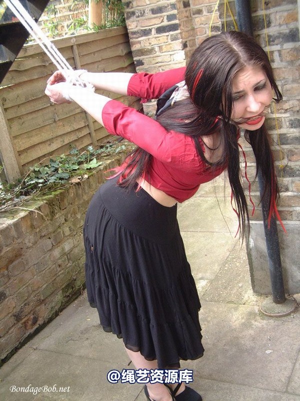 bondagebob - Lydia Tied Outdoors 第 52 张图片