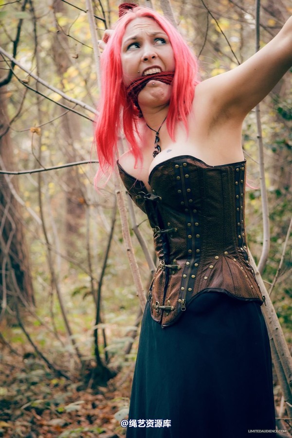 limitedaudience - 2014 elyssia hanging out in the woods 第 17 张图片