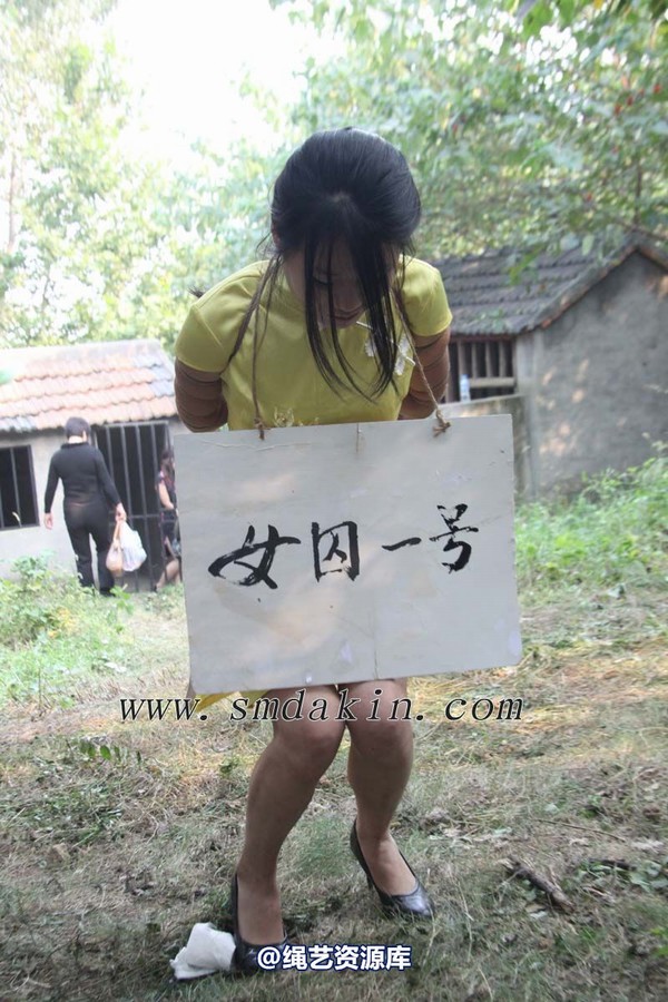 锐度主张 - 第六届锦绣江南-黄旗袍五花挂牌模特：玲玲 第 18 张图片