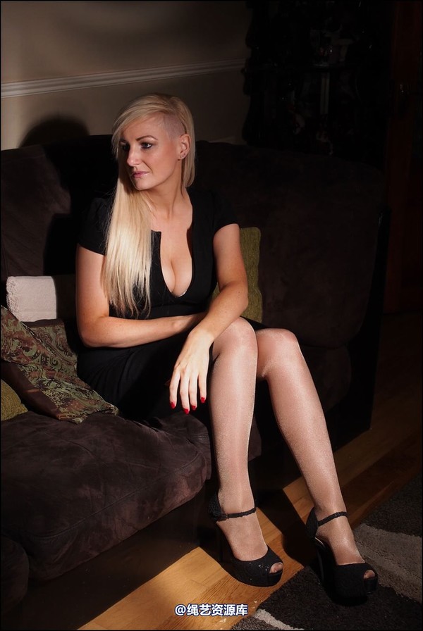 simplytied - Lou Christmas LBD 第 1 张图片