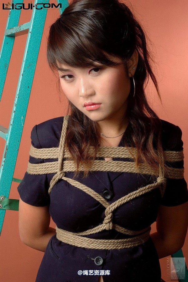 丽柜美束 - 2008-11-22 来换灯的美眉被束缚了 第 9 张图片