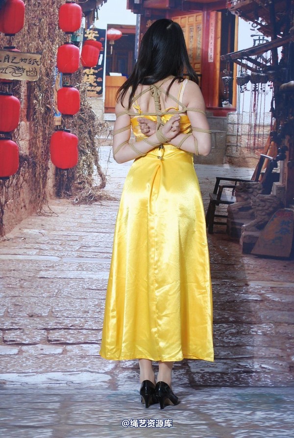 唯美之家 - 新模萧萧黄礼服 第 152 张图片