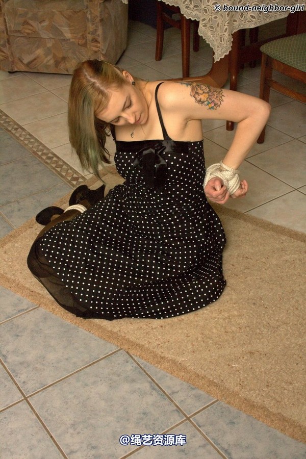 bound-neighbor-girl - Zora - Tied to the ground 第 20 张图片