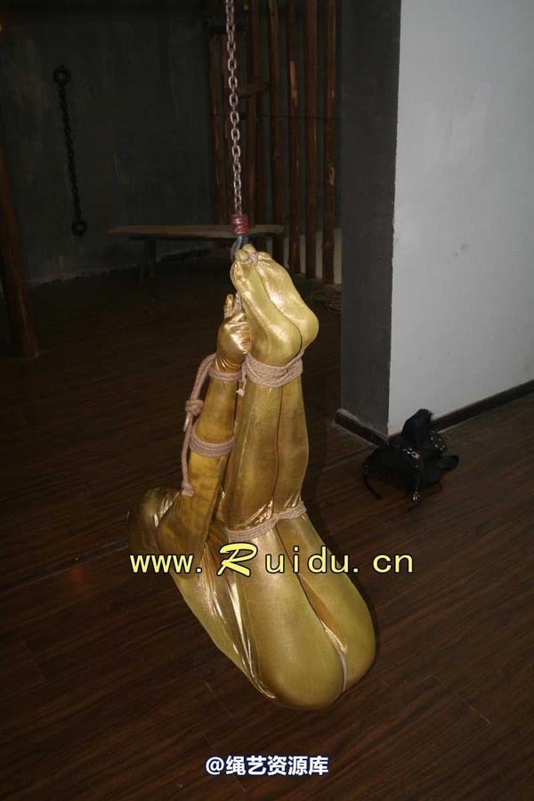 锐度主张 - 20070928第35期 影片胶衣紧缚悬吊图片 第 116 张图片
