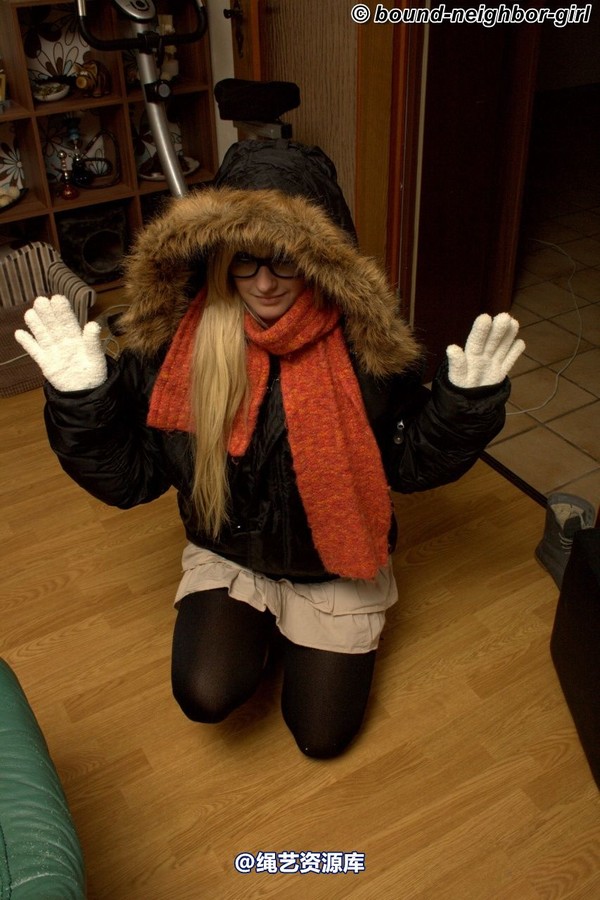 bound-neighbor-girl - Marenka - In winter jacket tied 1 第 1 张图片