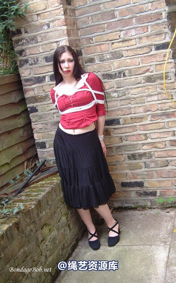 bondagebob - Lydia Tied Outdoors 第 11 张图片
