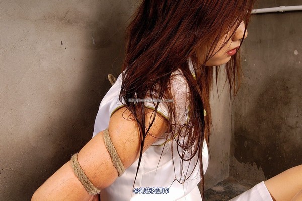 丽柜美束 - 2005-08-28 第 22 张图片