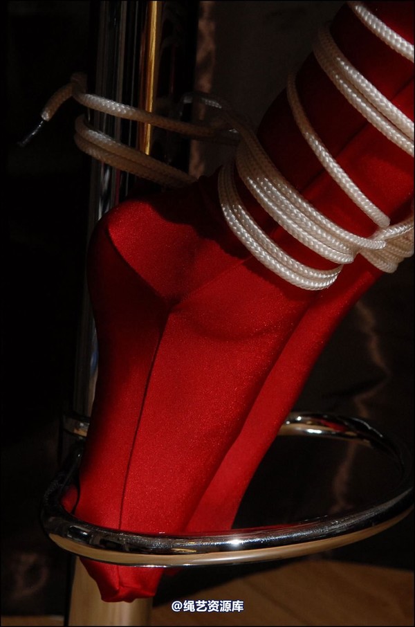 simplytied - Lou in red catsuit 第 39 张图片