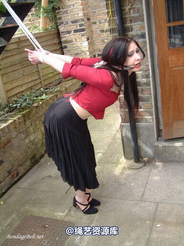 bondagebob - Lydia Tied Outdoors 第 59 张图片