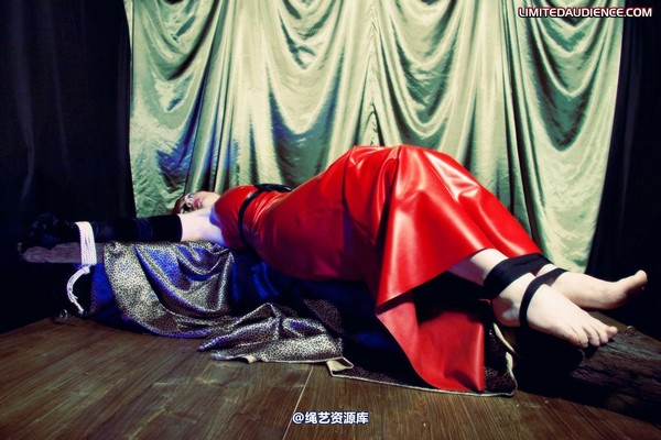 limitedaudience - 2010 raevan bound to a cross 3 第 1 张图片