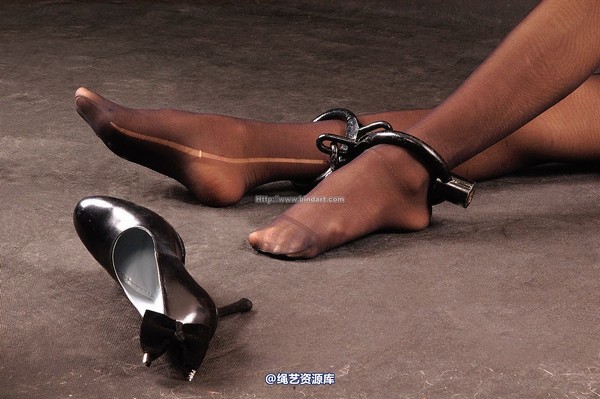 丽柜美束 - 2005-06-02 第 17 张图片