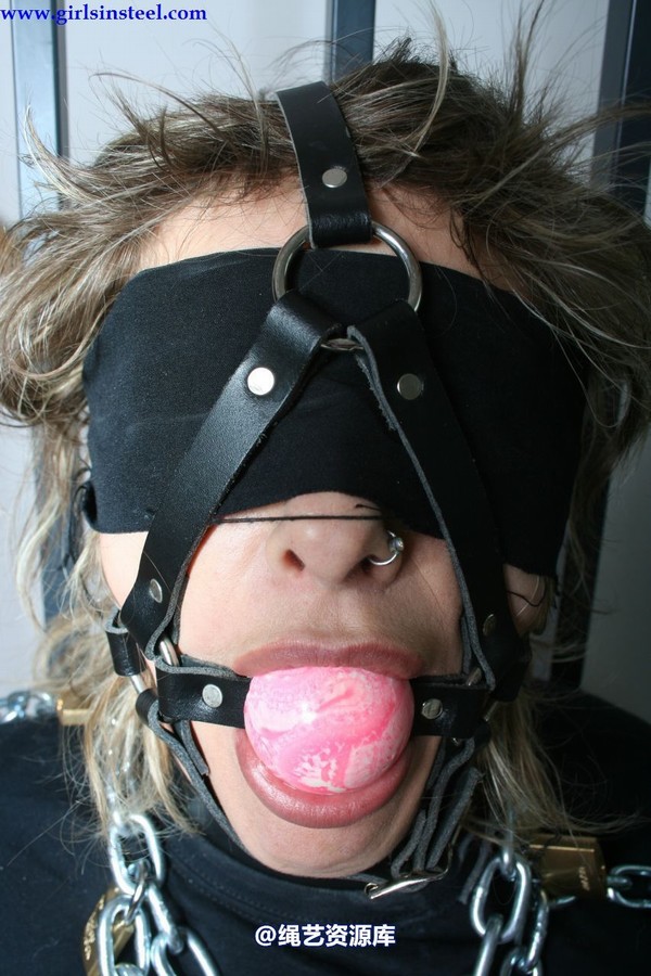 girlsinsteel - Anita tied to the reiling 第 51 张图片